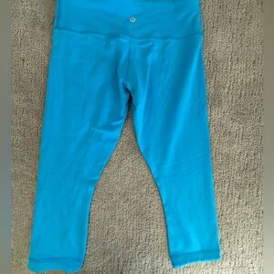 Lululemon Blue/Light Blue Reversible Leggings-cropped size 6